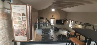 kuća-od-kobasica-02
